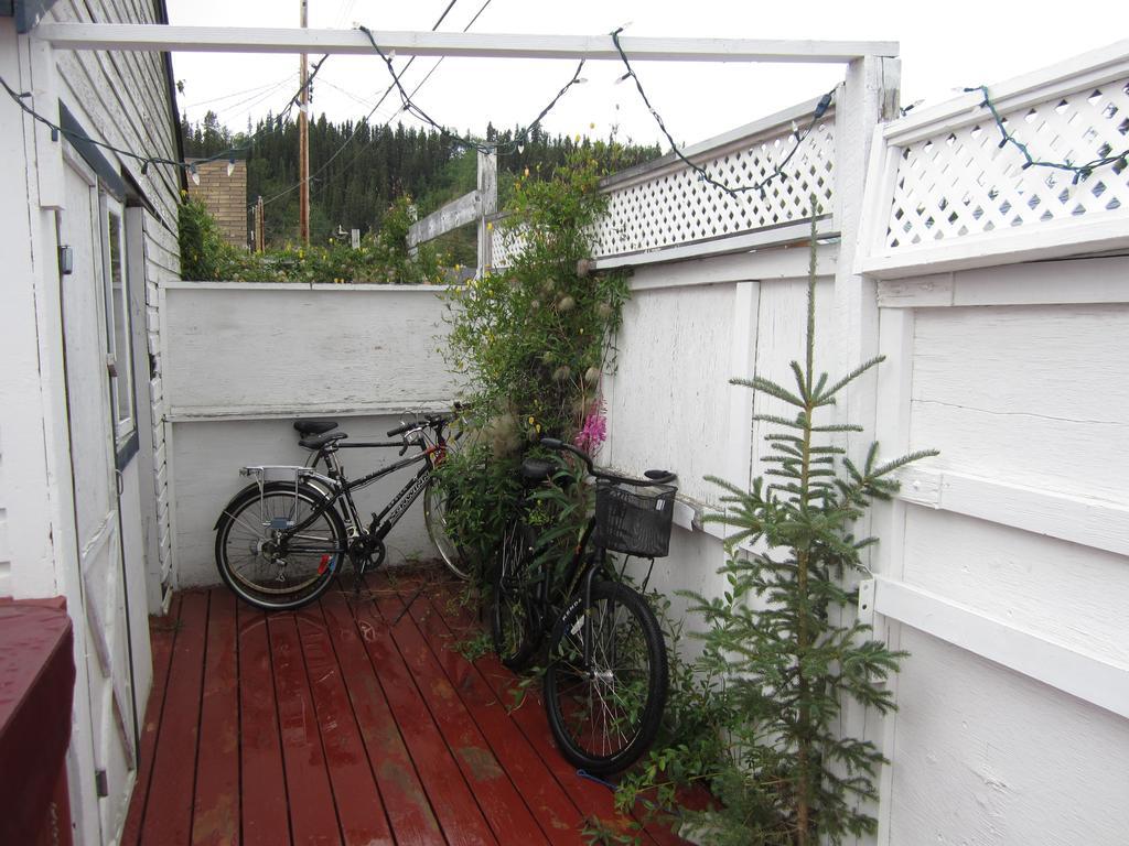 Casey'S Bed & Breakfast Whitehorse Rum bild