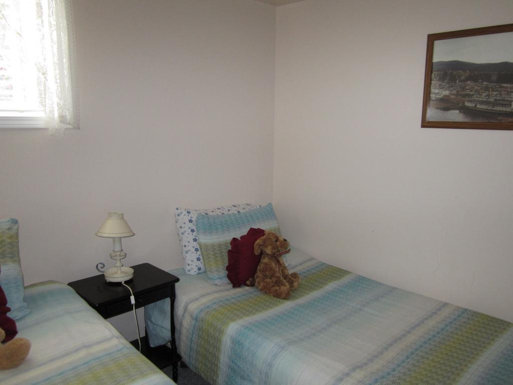 Casey'S Bed & Breakfast Whitehorse Rum bild