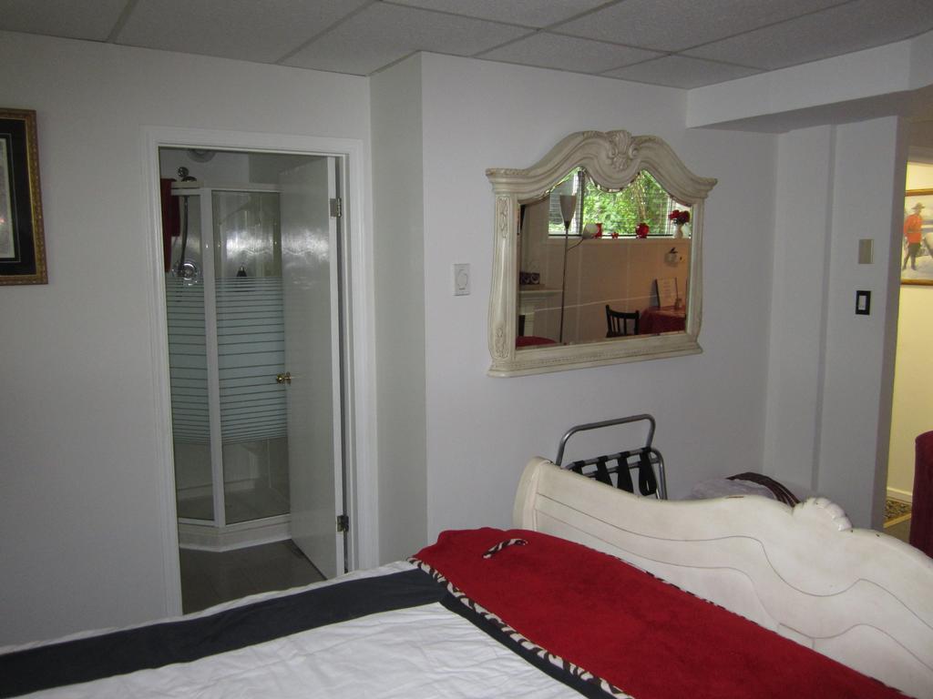 Casey'S Bed & Breakfast Whitehorse Rum bild