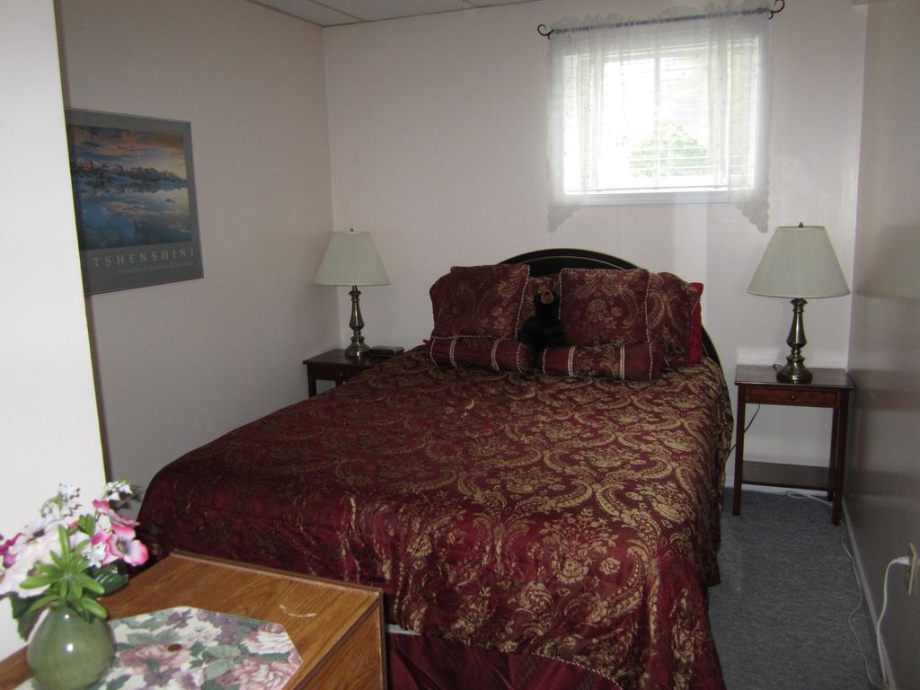 Casey'S Bed & Breakfast Whitehorse Rum bild
