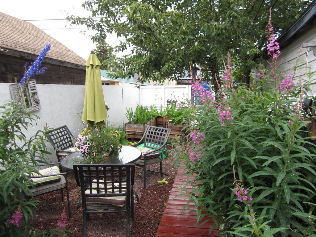 Casey'S Bed & Breakfast Whitehorse Rum bild