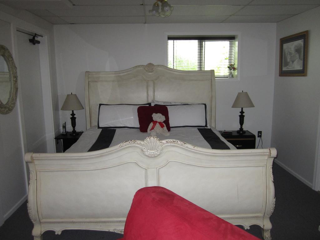Casey'S Bed & Breakfast Whitehorse Rum bild