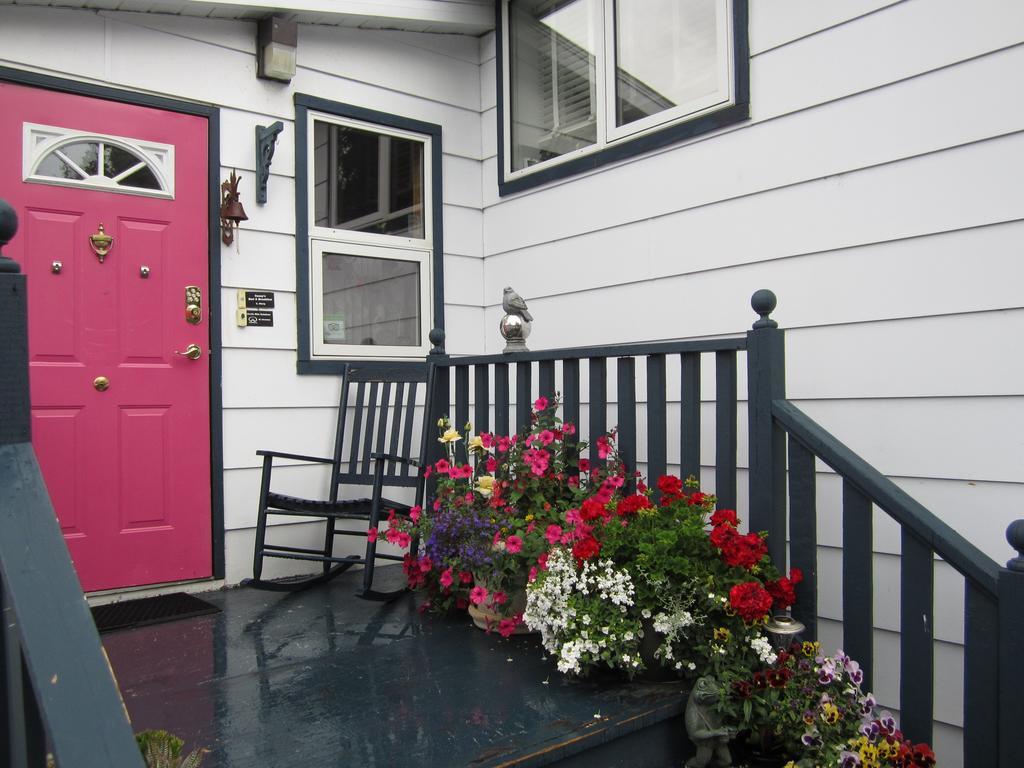 Casey'S Bed & Breakfast Whitehorse Rum bild