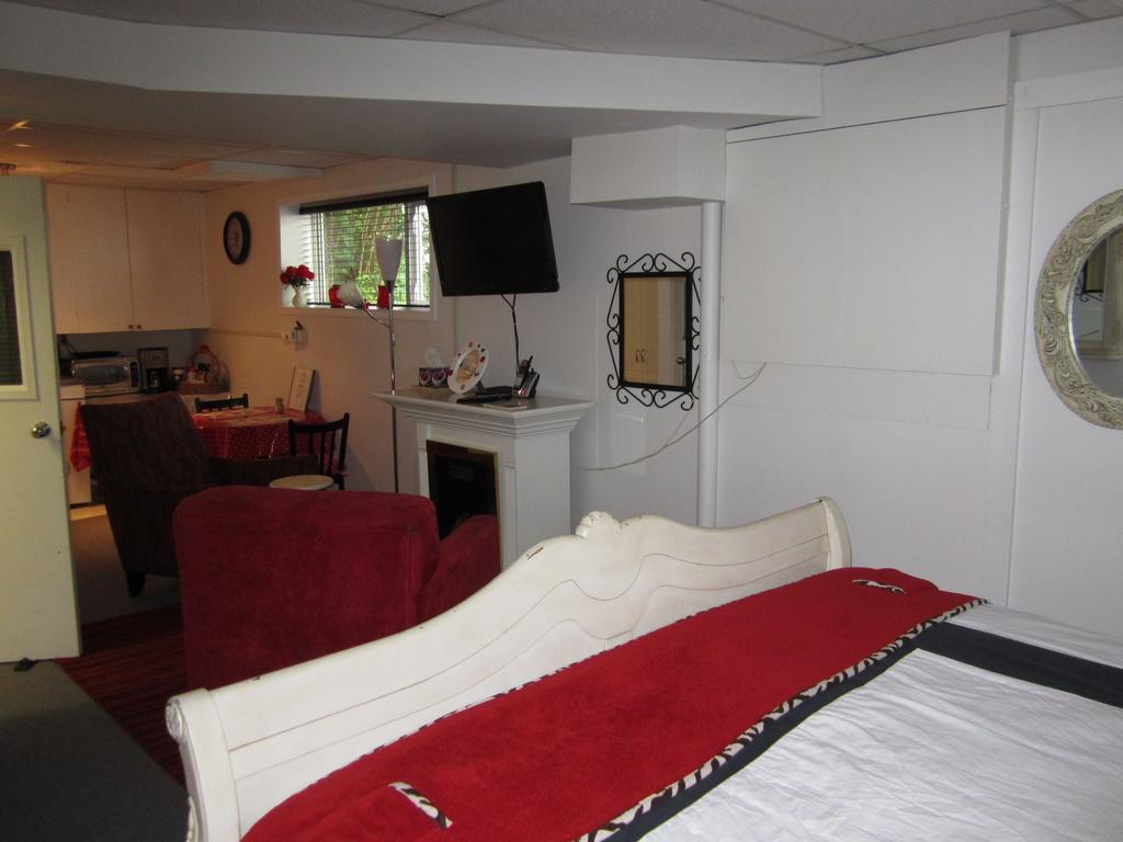 Casey'S Bed & Breakfast Whitehorse Rum bild