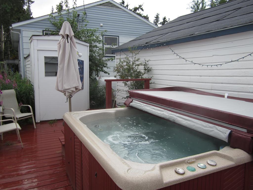 Casey'S Bed & Breakfast Whitehorse Rum bild